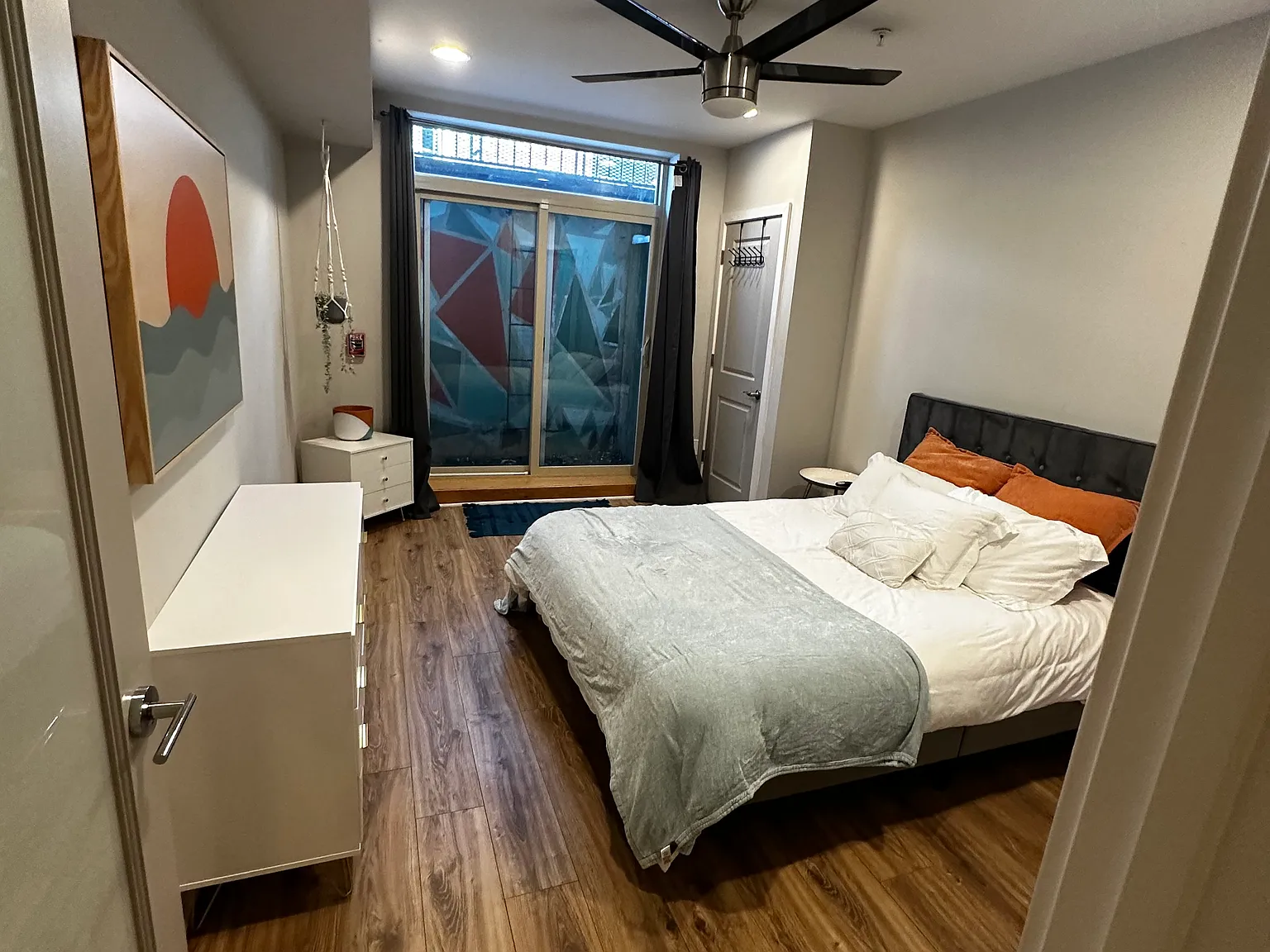 1434 Poplar St — Photo 3