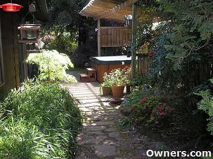 Intimate garden areas