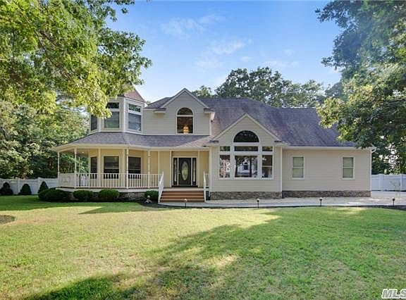 2nd image of 4 Belle Harbor Ct