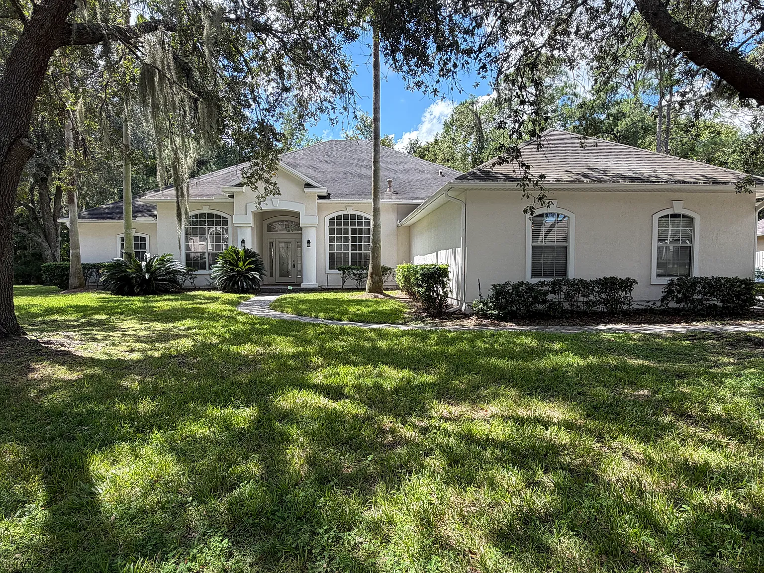 5 bed, 3650 sqft, $4,500 — Photo 1