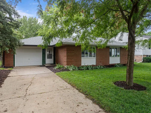 908 Dogwood Dr, Champaign, IL 61821