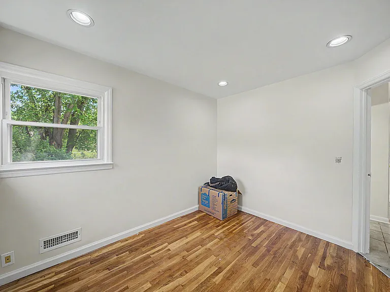 35-10 Lindsay Rd — Photo 14