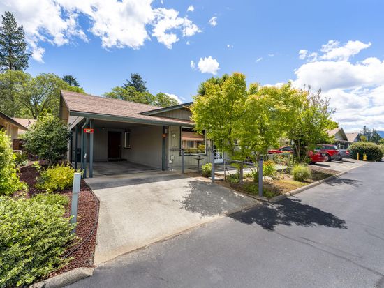 714 Brookside Cir, Rogue River, OR 97537