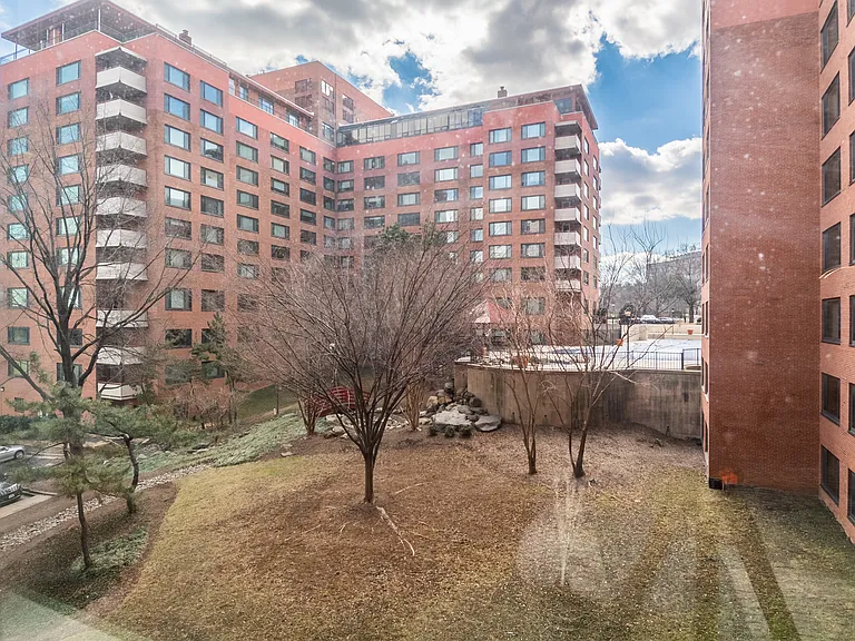 1021 Arlington Blvd #435 — Photo 17
