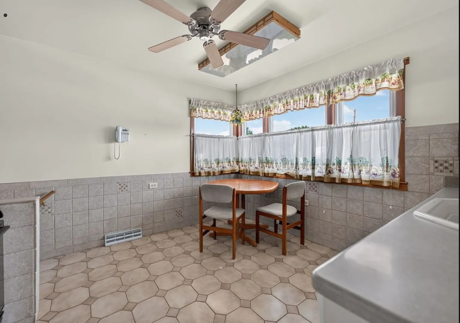9228 Robinson Ave — Photo 4