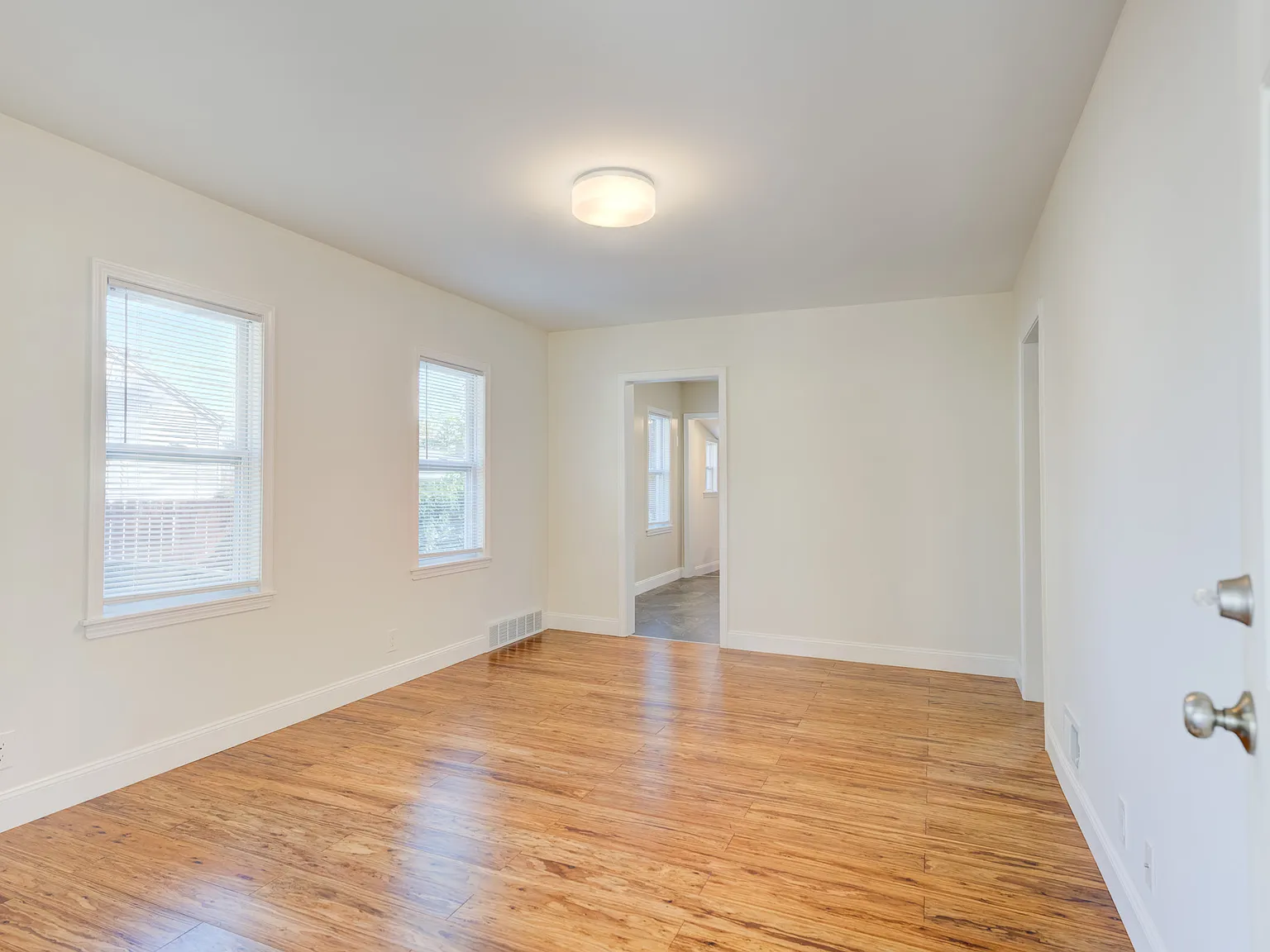 2 bed, 708 sqft, $1,800 — Photo 2