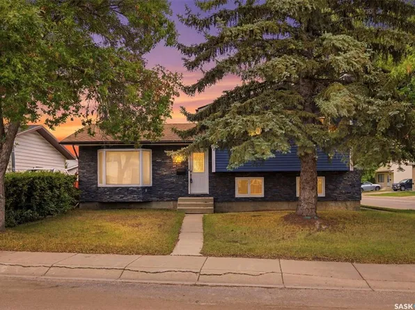 483 Wakabayashi CRESCENT, Saskatoon, SK S7K 7M6