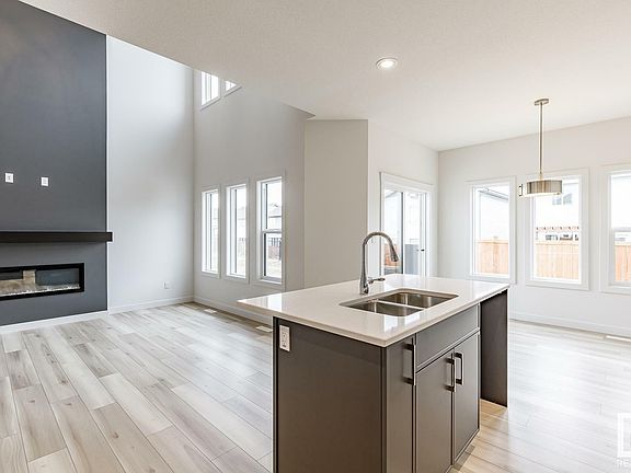 4th image of 72 Silverstone Dr