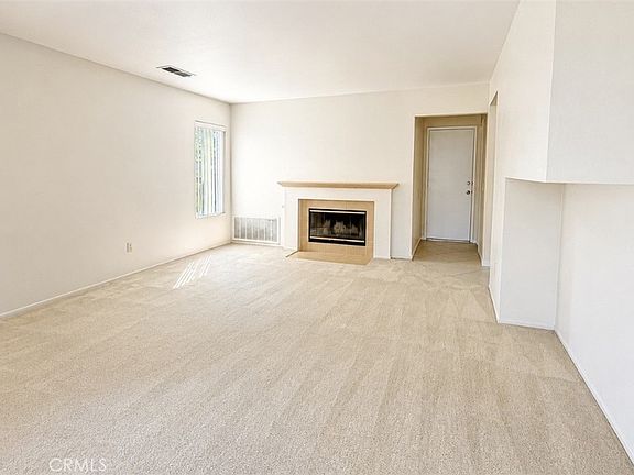 3rd image of 39300 Medina Ct