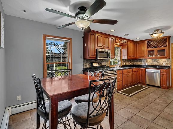 5th image of 111 Washburne Dr