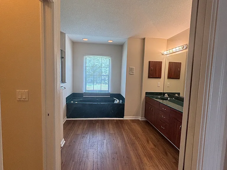 15470 Brainbridge Cir — Photo 13
