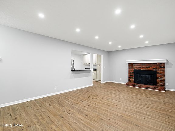 5th image of 373 Circle Dr