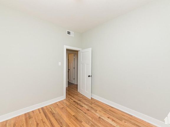 4th image of 627 W Oakdale Ave #427