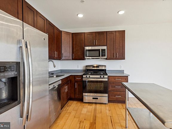 5th image of 1637 Poplar St #4