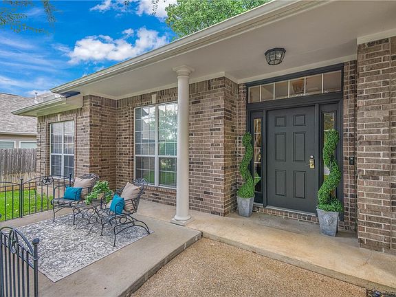 5th image of 1002 Capistrano Ct