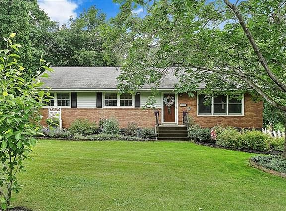 2nd image of 3 Tulip Ln