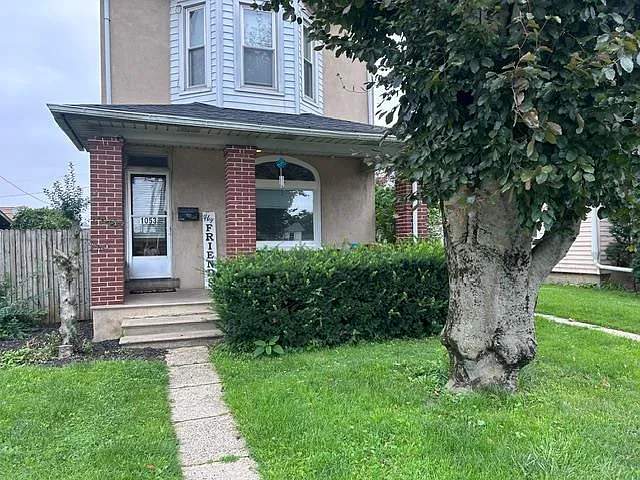 2 bed, 1.5 bath, 889 sqft, $1,850 — Photo 1