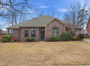 10 Chicot Dr, Maumelle, AR 72113