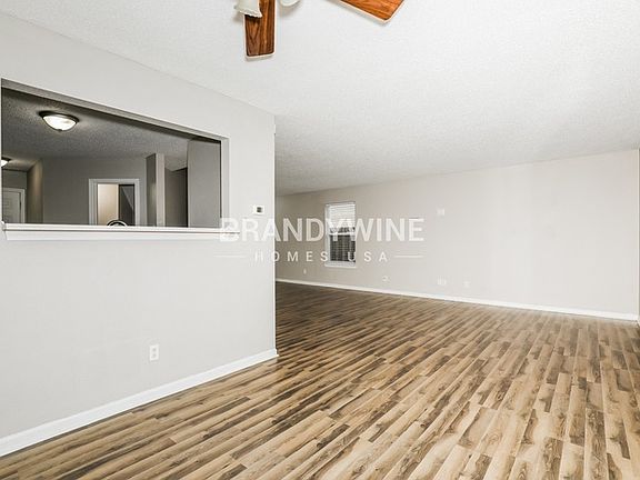 5th image of 4528 Connaught Dr E