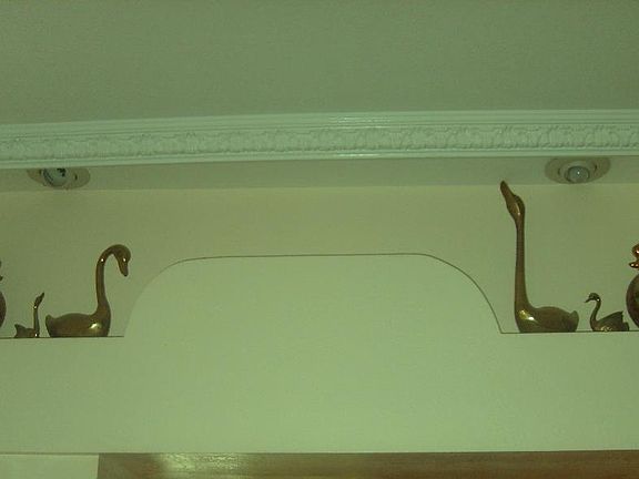 5th image of 814 E Palmaire Ave