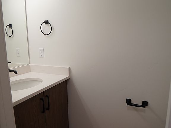 5th image of 352 N Liberty Ave