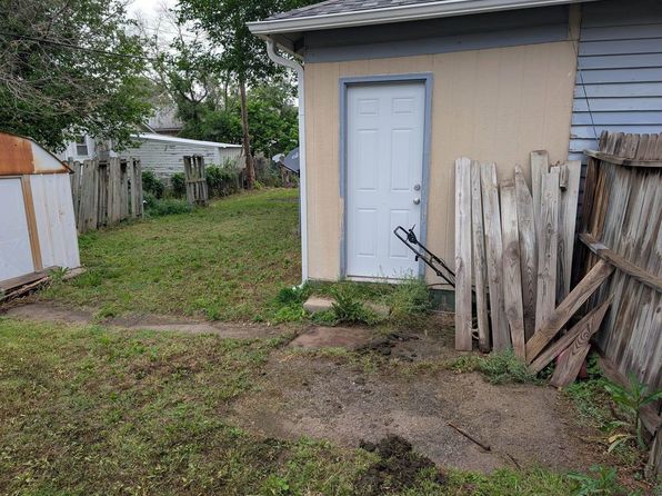 432 Baker St, Salina, KS 67401