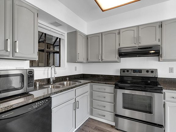3rd image of 711 S Bayshore Blvd APT 15