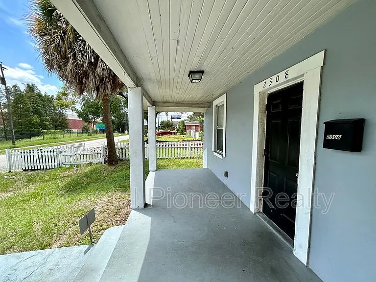 2308 E 15th Ave — Photo 5