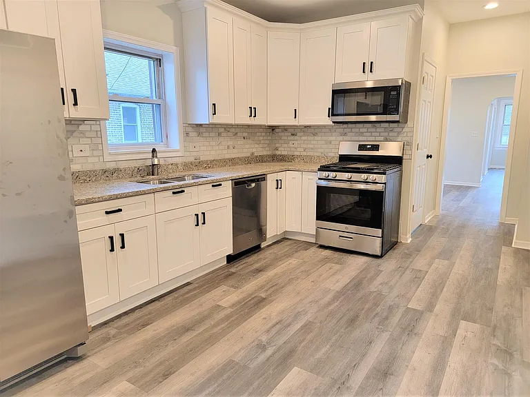 3453 S Lituanica Ave — Photo 6