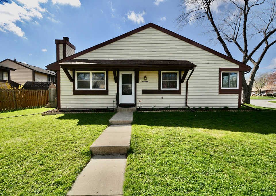 1st image of 30W049 Mulberry Ct