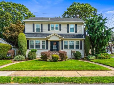 2 Derby Court, Malverne, NY, 11565