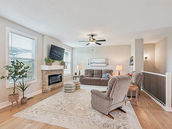 3rd image of 5418 NE Briarwood Dr