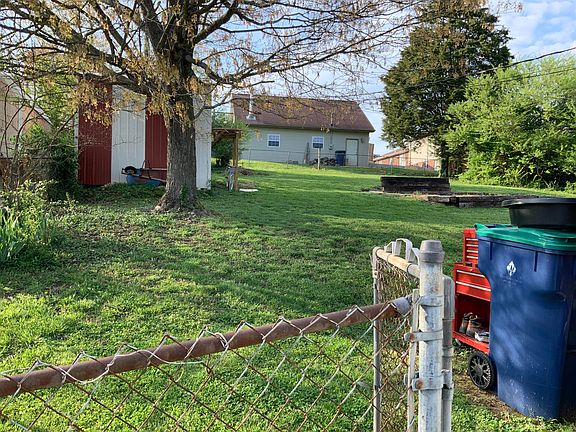 5th image of 44 Edge Hill Ln