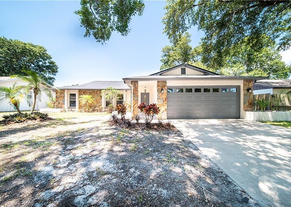 1st image of 105 Hillcrest Dr