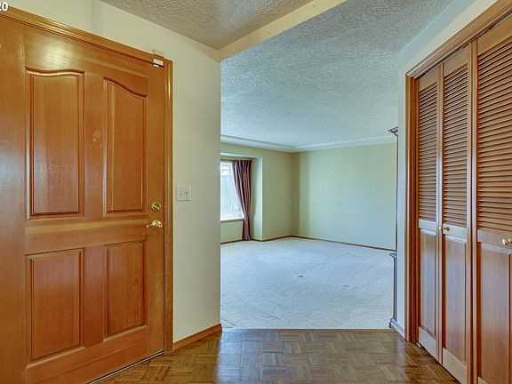 4th image of 1810 SE 154th Ave