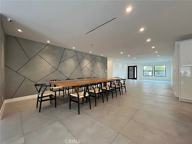 5735 Saloma Ave — Photo 6