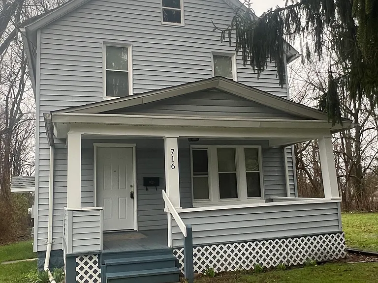 716 Grace Ave — Photo 1