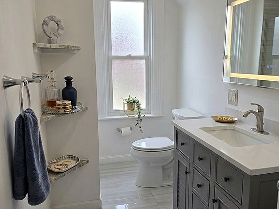 3rd image of 56 Pinckney St #4