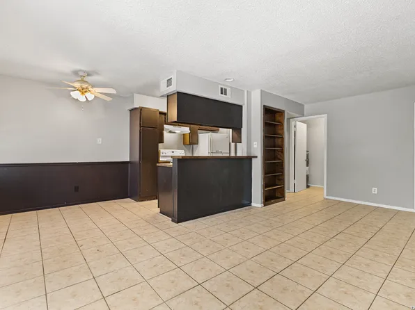 5823 SHADOW GLN, San Antonio, TX 78240