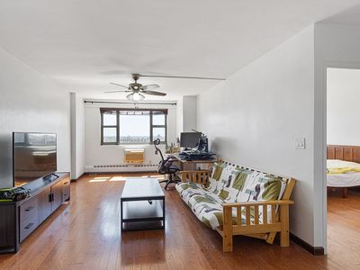 52-40 39th Dr APT 9E, Queens, NY, 11377