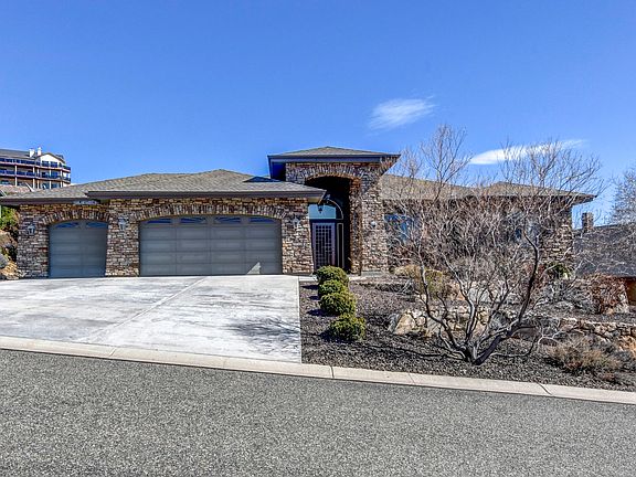 3rd image of 499 Bloomingdale Dr