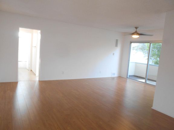 205 ENTRY/ LIVING