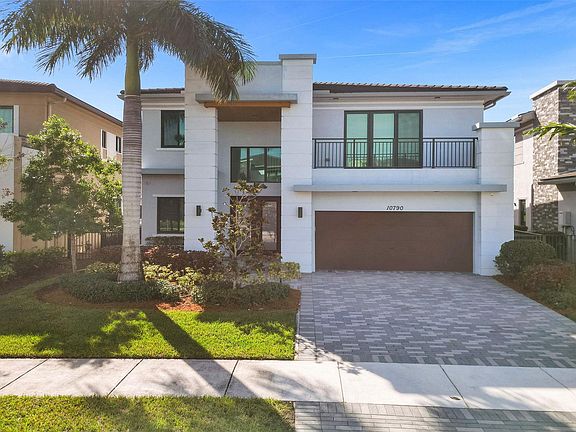 5th image of 10790 Pacifica Way