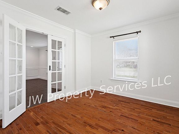 3rd image of 677 Oakwood Dr
