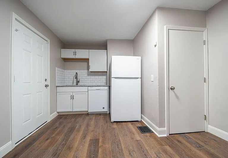 771 E Tulane Rd — Photo 3