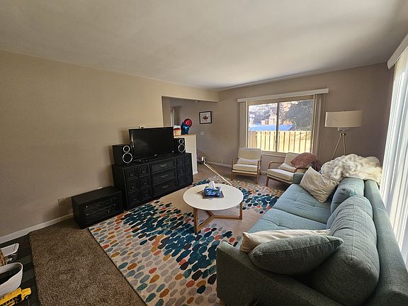 3rd image of 919 Brooks Rd