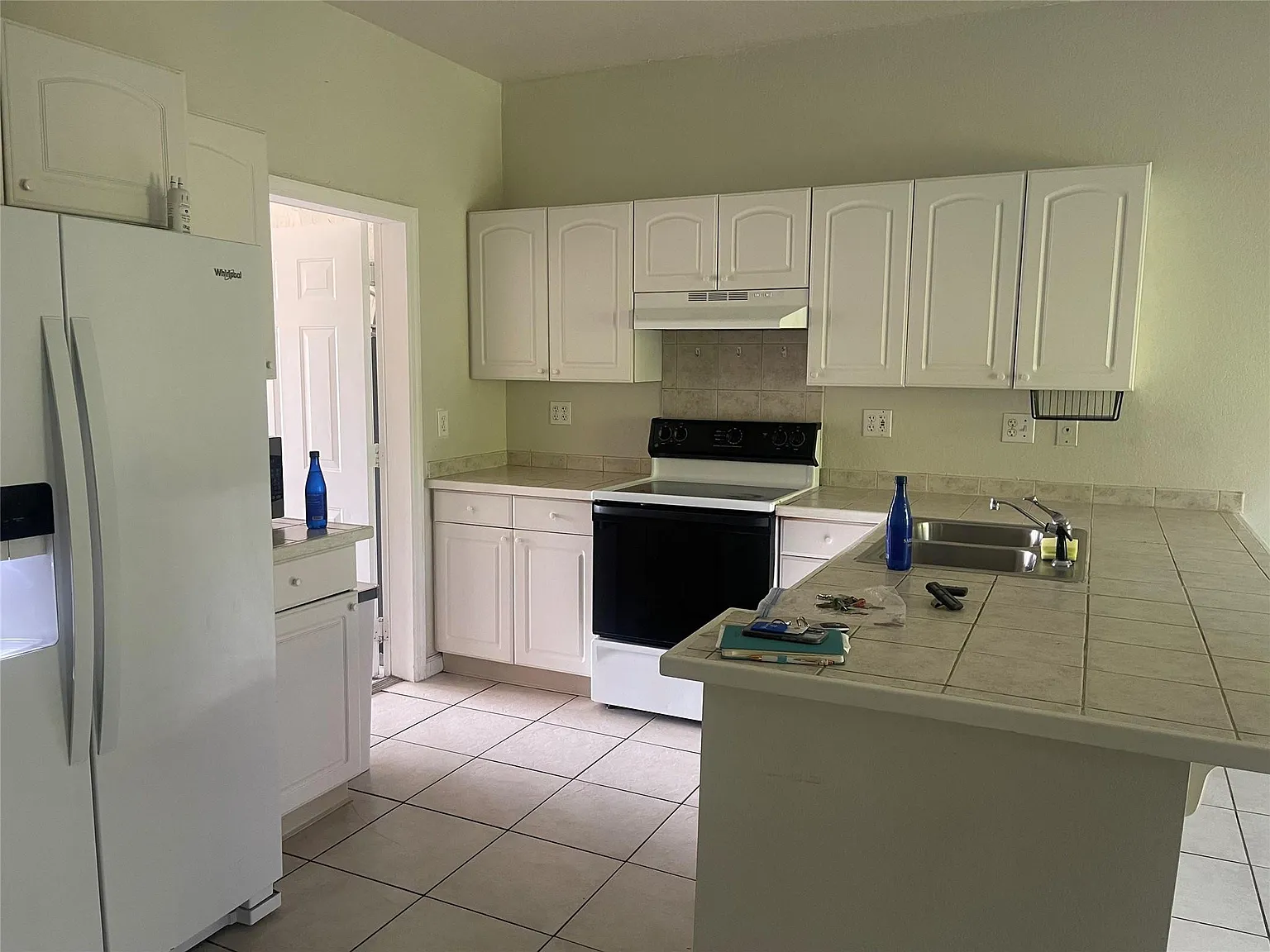 2 bed, 2.0 bath, 2936 sqft, $2,500 — Photo 2