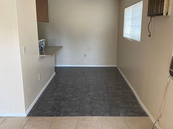 4th image of 1236 Wall Ave #2