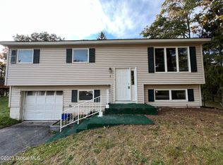 1 Benjamin Ln, Colonie, NY 12205