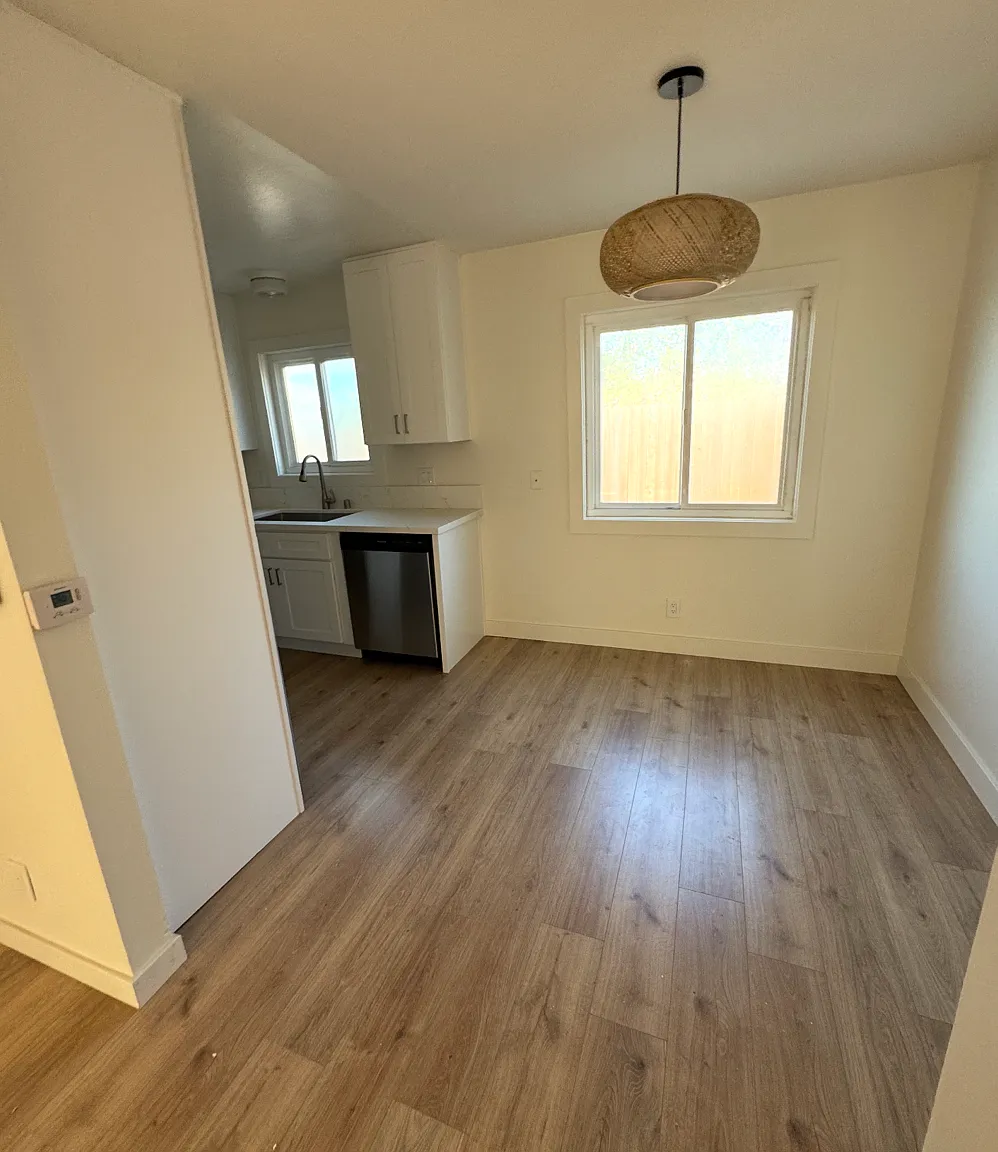 766 W Wilson St — Photo 2